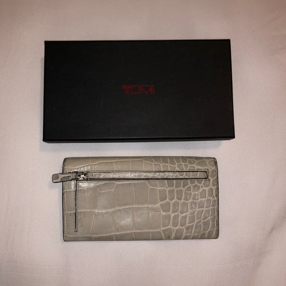 Tumi Wallet Light Grey 🤩 - Picture 5 of 8